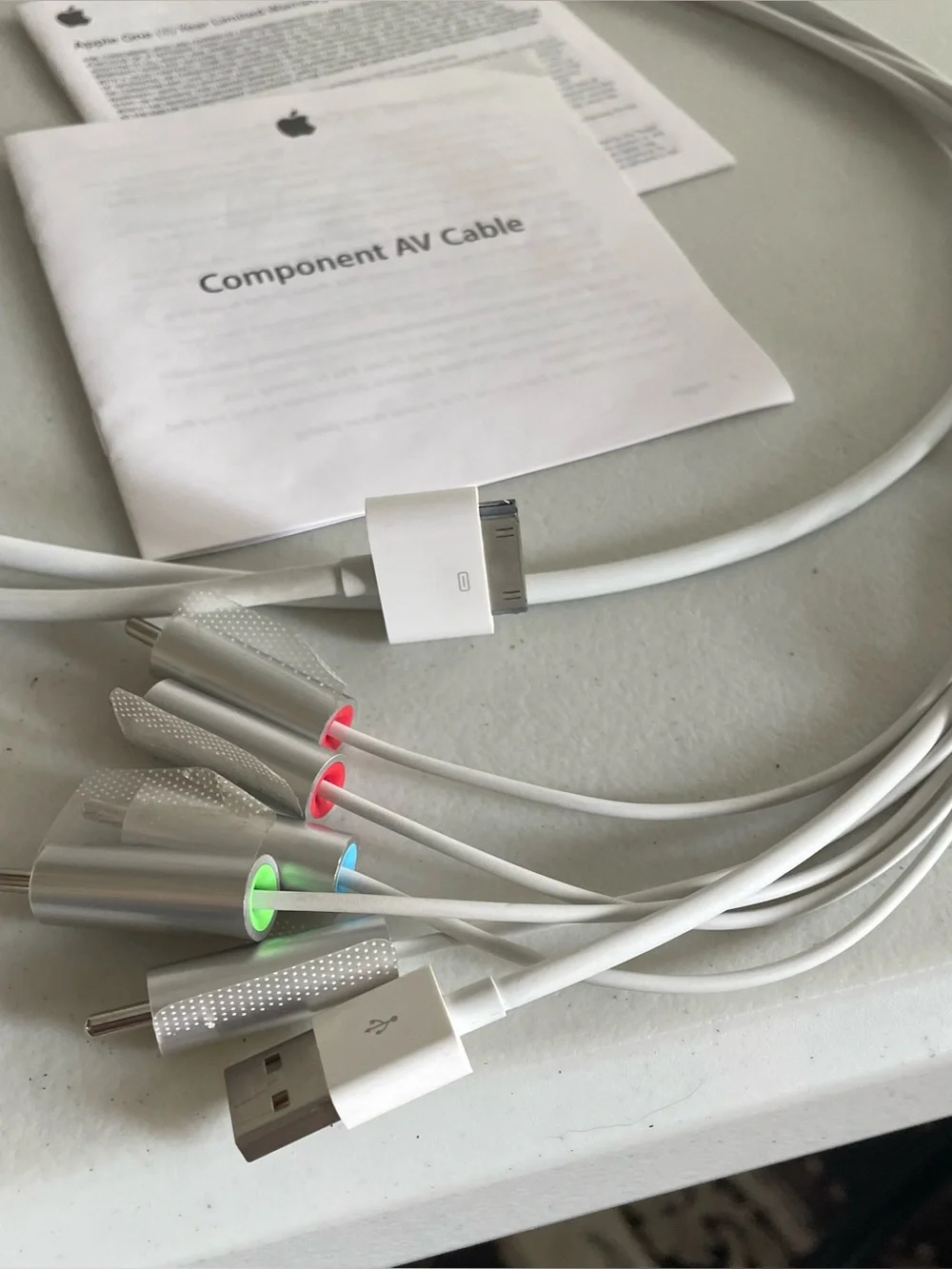 🍏 Vintage Apple 30-pin Media & Camera Adapter Bundle (5-Piece Lot)